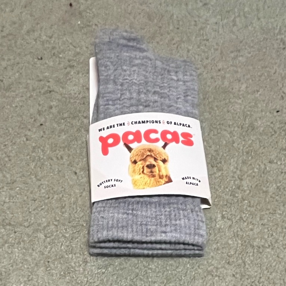 Pacas Women’s Light Weight Crew Socks. Light Grey. Small/Medium.